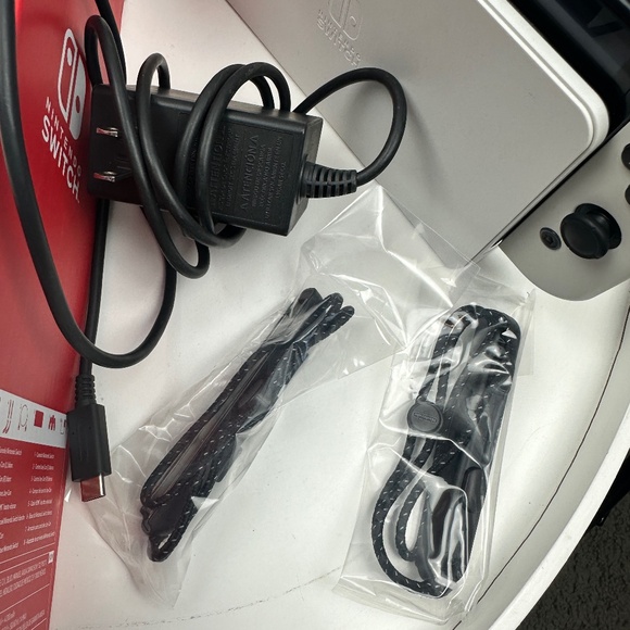 Nintendo Switch OLED White w/Mario Kart 8+128 GB memory+ hard cover case - Picture 8 of 12